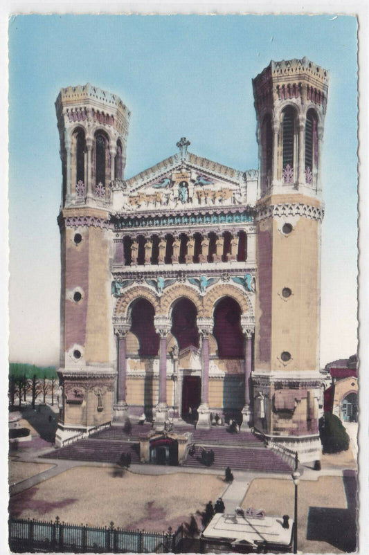 CARTE POSTALE CPSM LYON BASILIQUE NOTRE-DAME DE FOURVIERE LA FACADE