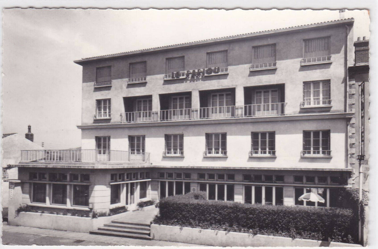 BLACK &amp; WHITE POSTCARD CPSM HOTEL RESTAURANT LE PARIOU ROUTE DE CLERMONT 