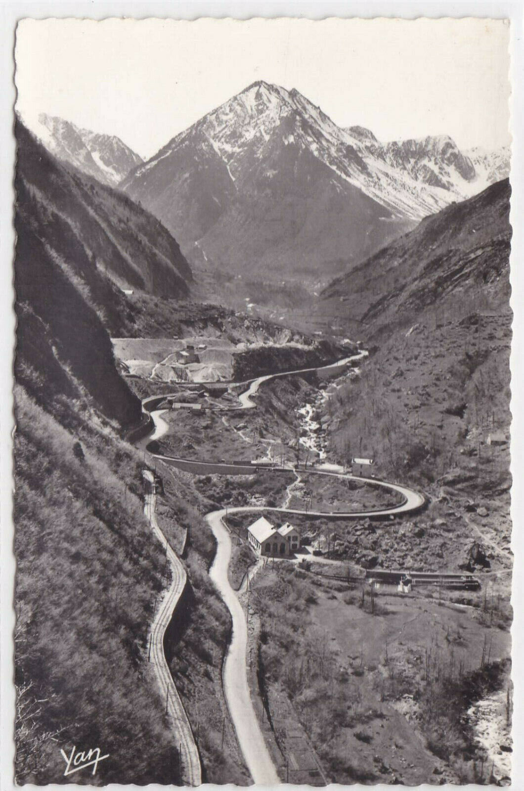 CARTE POSTALE NOIR & BLANC CPSM ROUTE DE PIERREFITTE A CAUTERETS LE COLIMACON