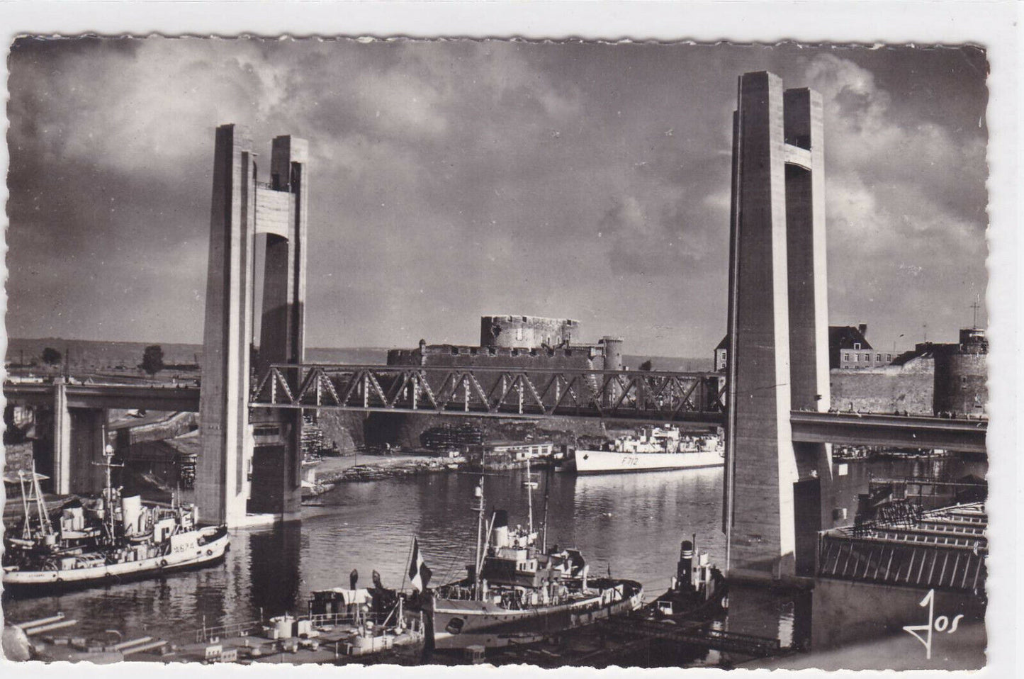 CARTE POSTALE NOIR & BLANC CPSM BREST PRES DU VIEUX CHATEAU-FORT PONT MODERNE
