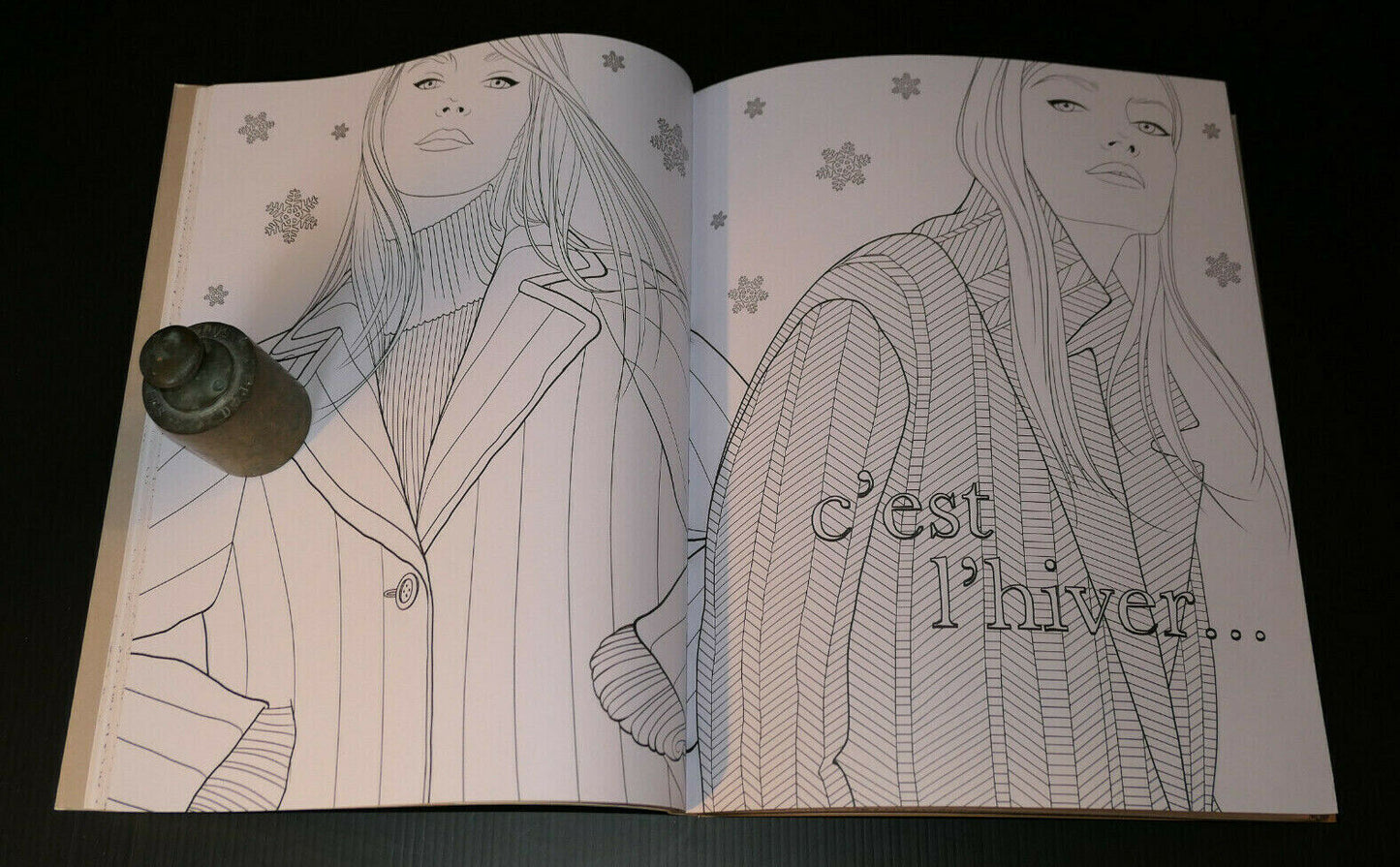 CARNET DE MODE PARISIENNE / 150 ILLUSTRATIONS DE MODE A COLORIER / COLORIAGE