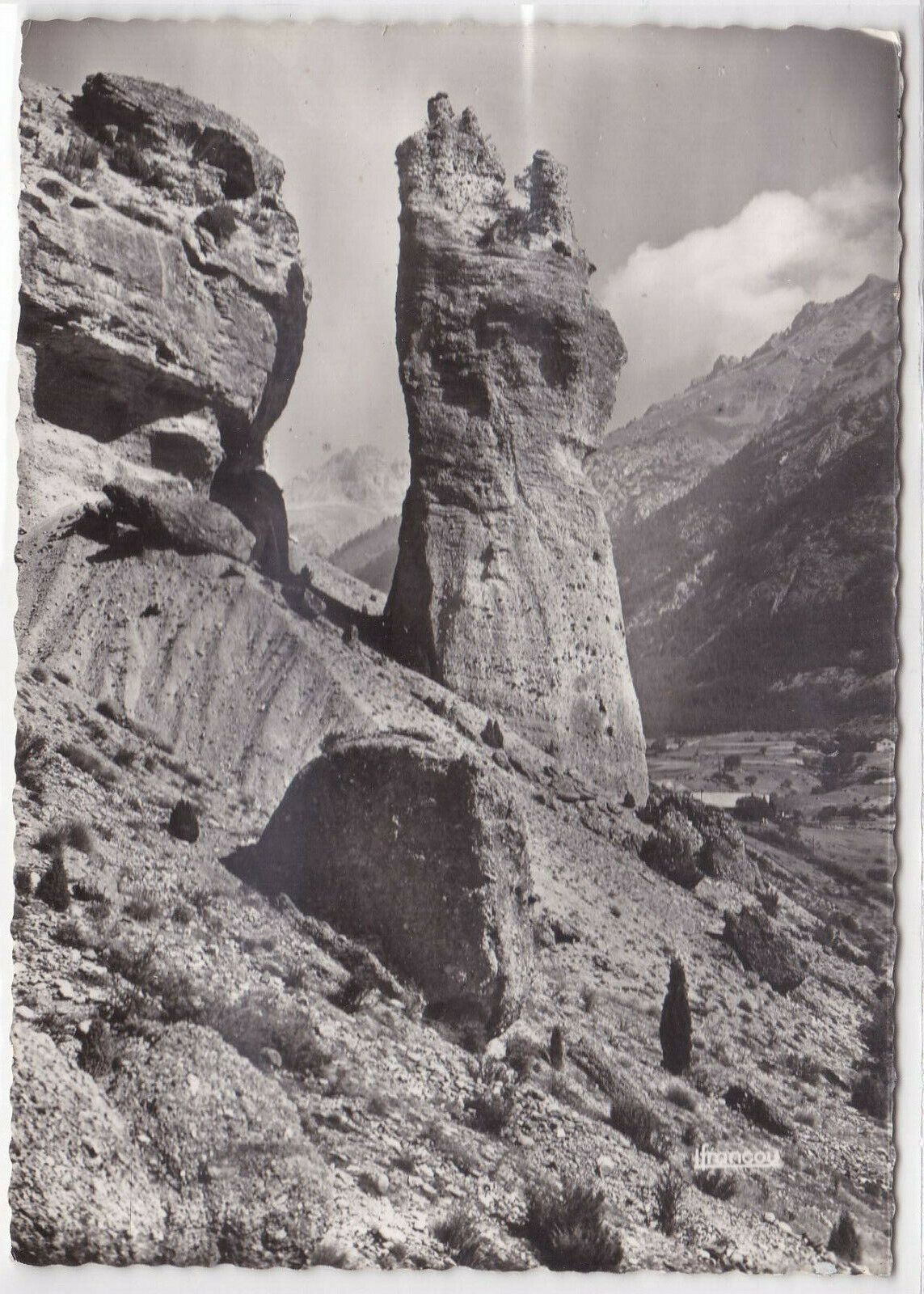 BLACK &amp; WHITE POSTCARD CPSM GUILLESTRE THE HAND OF THE TITAN 