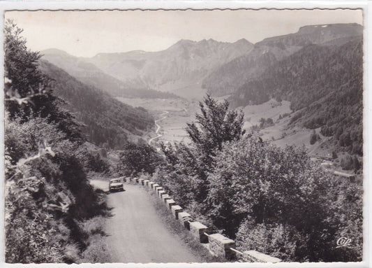 BLACK &amp; WHITE POSTCARD CPSM LE MONT-DORE THE BENDS OF THE ROAD TO BESSE 