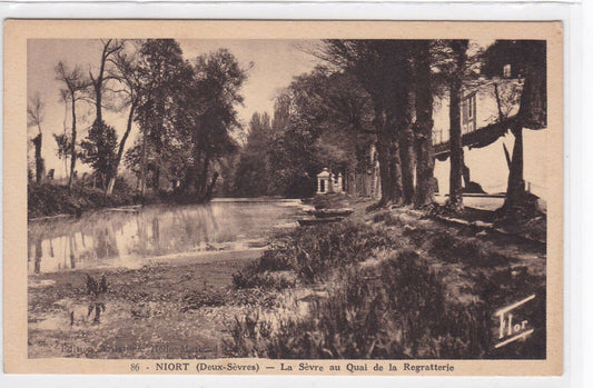 OLD BLACK &amp; WHITE POSTCARD CPA NIORT LA SEVRE AT THE QUAI DE LA REGRATTERIE 