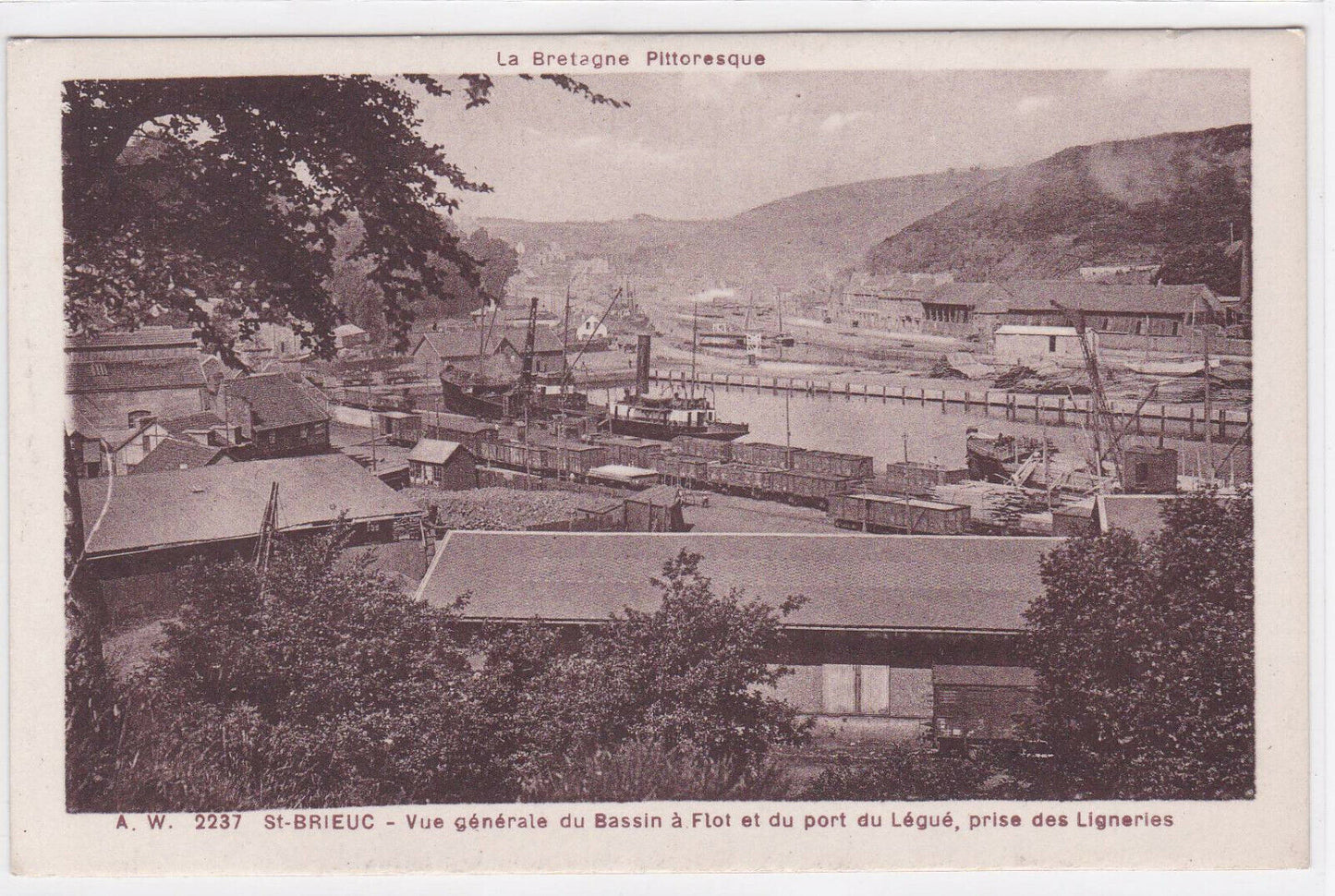 OLD BLACK AND WHITE POSTCARD CPA ST-BRIEUC GENERAL VIEW OF THE FLOATING DOCK 