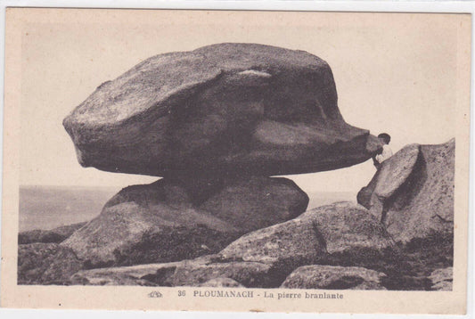 CARTE POSTALE ANCIENNE NOIR ET BLANC CPA PLOUMANACH LA PIERRE BRANLANTE
