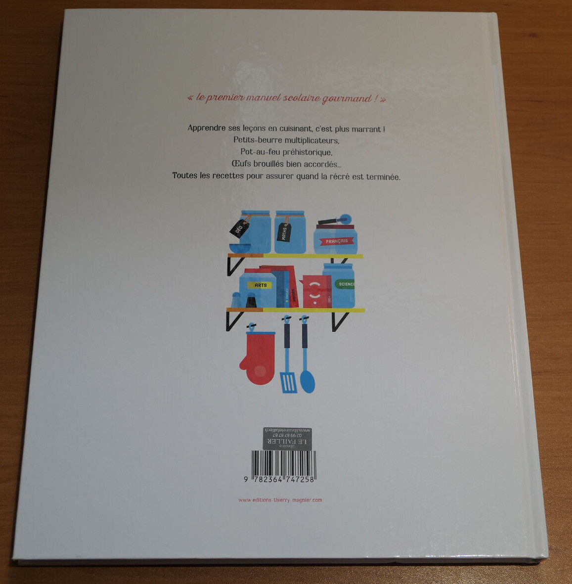 L'ECOLE A LA CASSEROLE / 50 RECETTES CUISINE / 2015