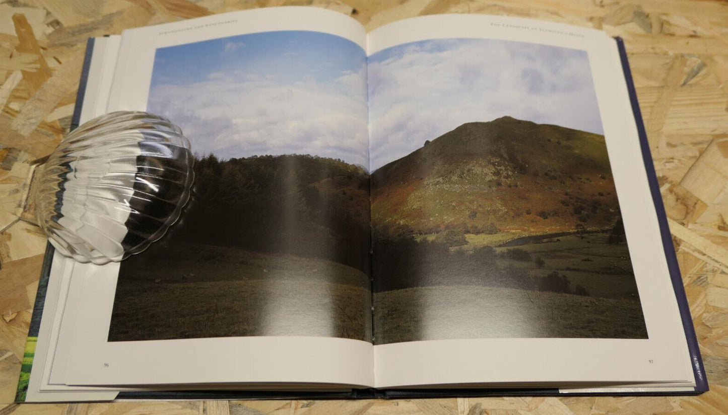 STRONGHOLDS AND SANCTUARIES THE BORDERLAND OF ENGLAND AND WALES / 1993
