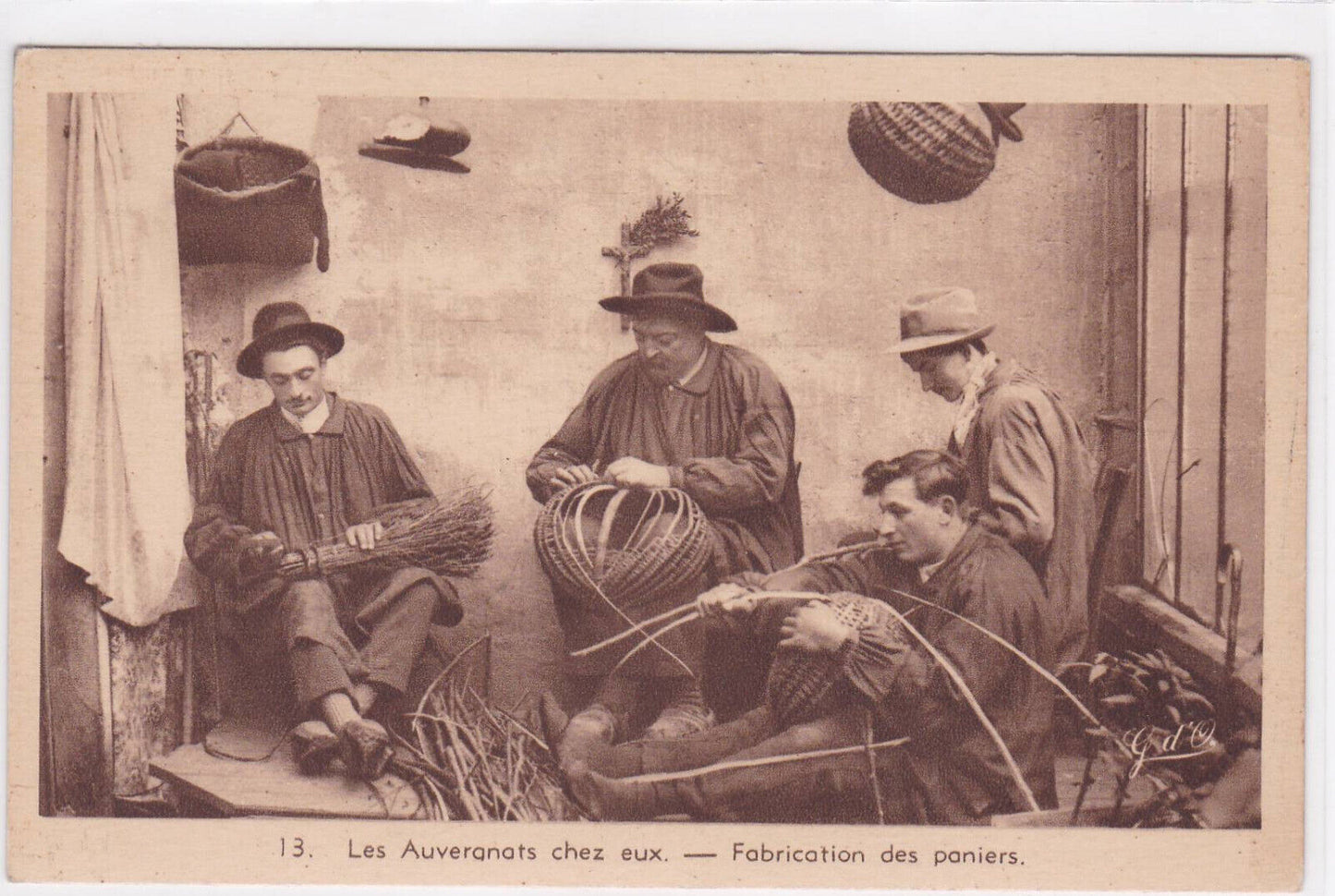OLD POSTCARD CPA THE AUVERGNATS AT HOME MAKING BASKETS 