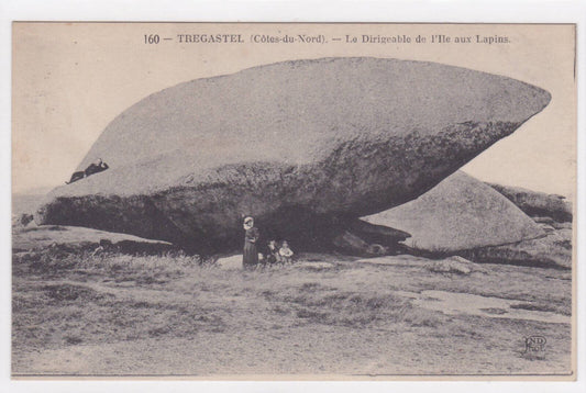 CARTE POSTALE ANCIENNE CPA TREGASTEL LE DIRIGEABLE DE L'ILE AUX LAPINS