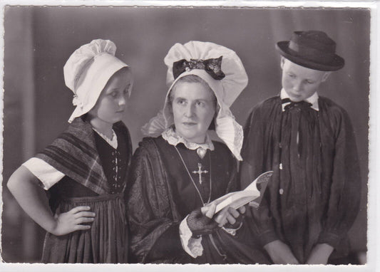 CARTE POSTALE CPSM LA NORMANDIE PITTORESQUE LA BELLE HISTOIRE COSTUME COIFFE