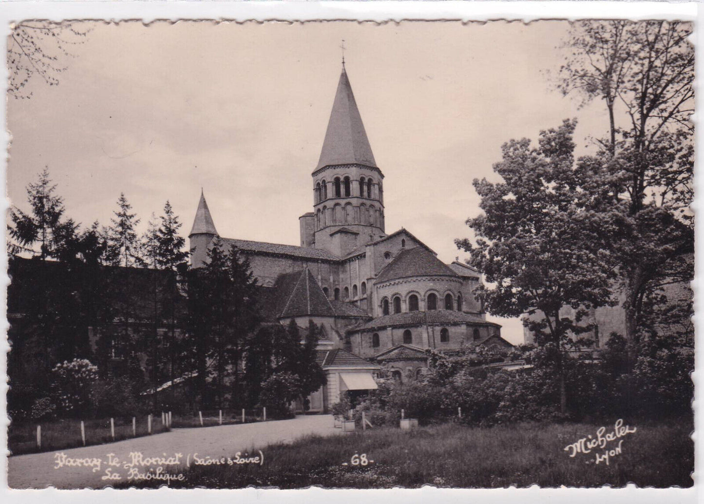 CARTE POSTALE CPSM PARAY-LE-MONIAL LA BASILIQUE