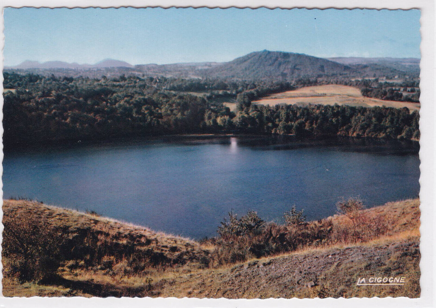CARTE POSTALE CPM GOUR-DE-TAZENAT ANCIEN CRATERE PUY-DE-DOME