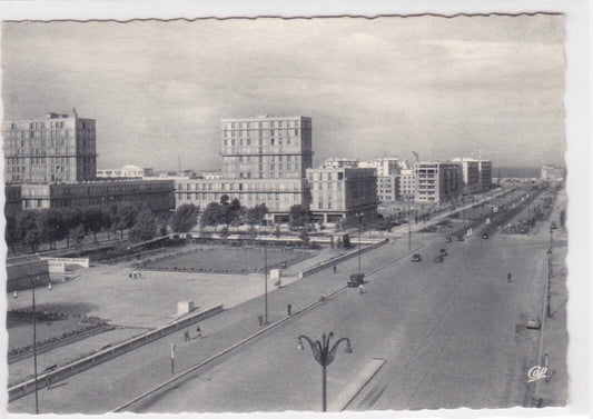 CARTE POSTALE CPSM LE HAVRE PLACE DE L'HOTEL DE VILLE ET BOULEVARD FOCH