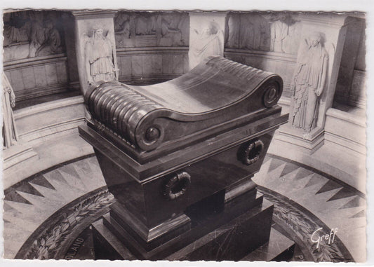 CARTE POSTALE CPSM PARIS AUX INVALIDES LE TOMBEAU DE NAPOLEON