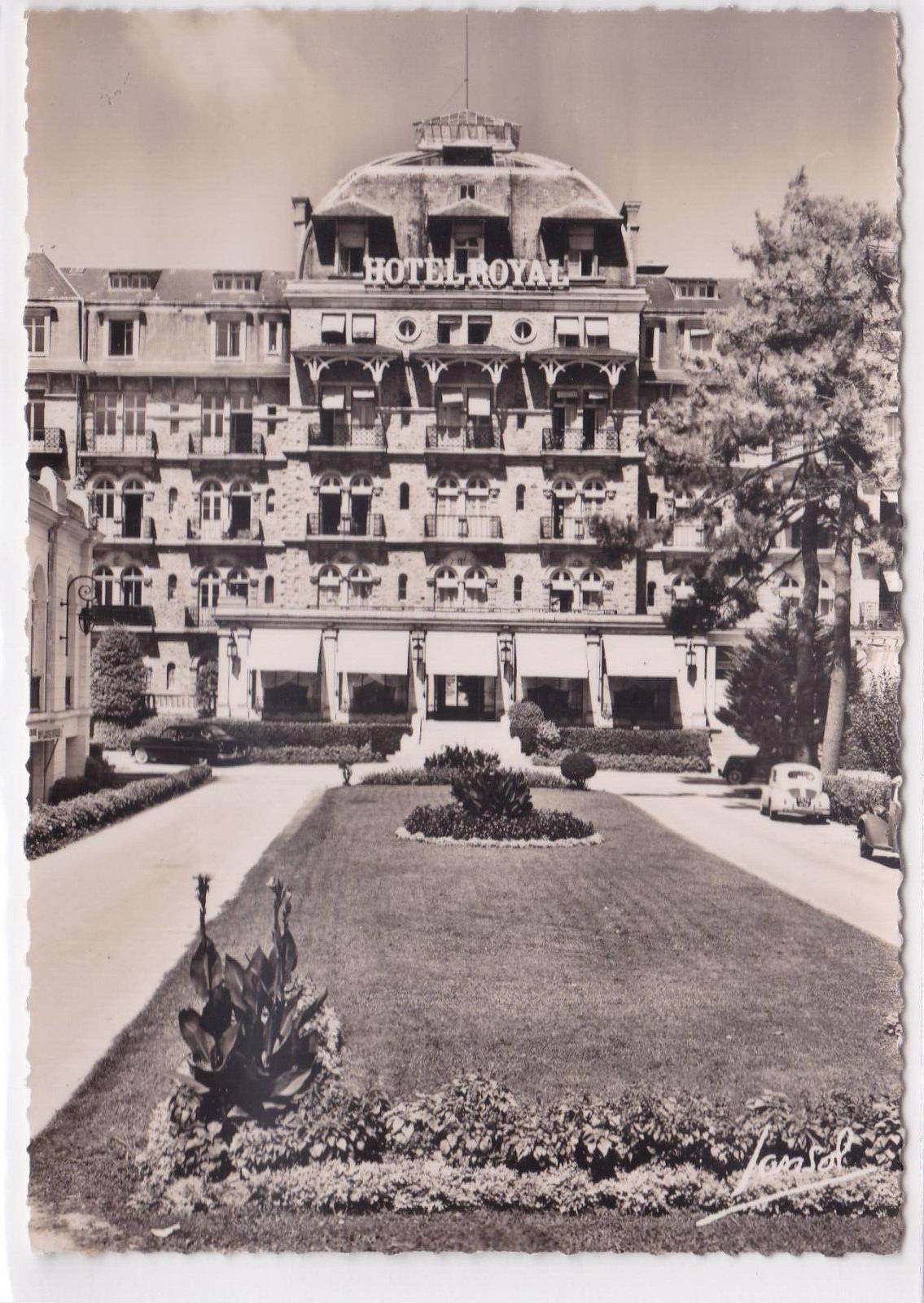 CARTE POSTALE CPSM LA BAULE HOTEL ROYAL LA COTE D'AMOUR