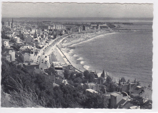 CARTE POSTALE CPSM LE HAVRE LA VILLE ET LA PLAGE NORMANDIE MER