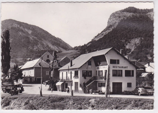 CPSM POSTCARD SELONNET A CORNER OF THE VILLAGE 