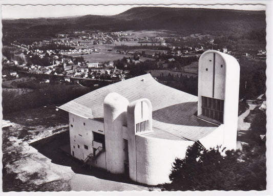CARTE POSTALE CPSM EN AVION AU-DESSUS DE RONCHAMP CHAPELLE LE CORBUSIER