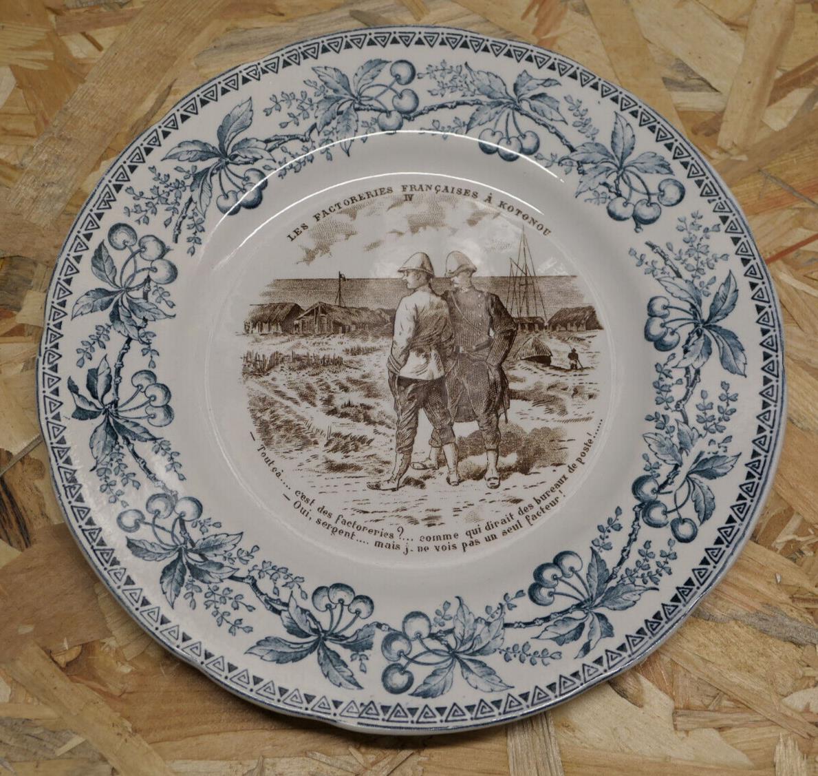 Ancienne Assiette Parlante Décorative Terre De Fer H.B & Cie Fin XIXème Siècle