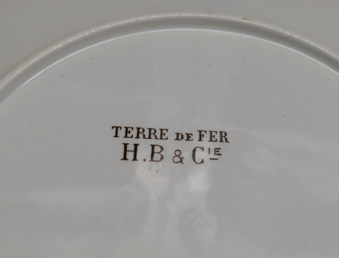 Ancienne Assiette Parlante Décorative Terre De Fer H.B & Cie Fin XIXème Siècle