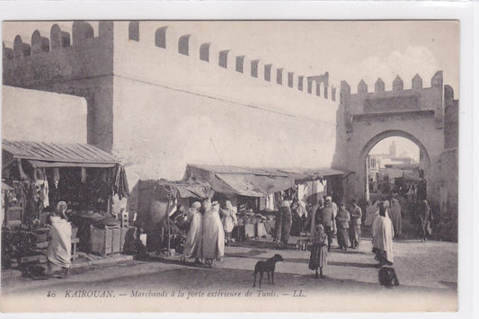 Carte Postale Ancienne CPA Tunisie - Kairouan - Marchands À La Porte Extérieure