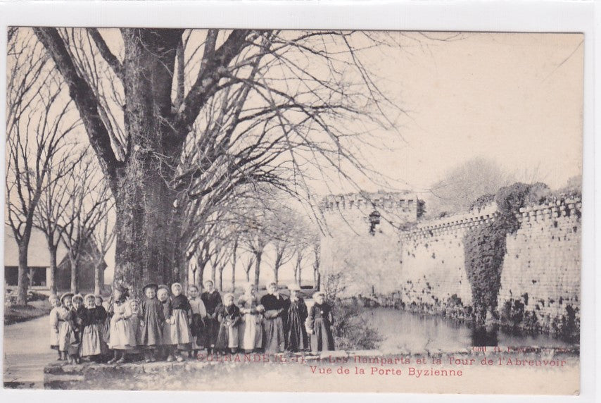 Carte Postale Ancienne CPA 44 - Guérande - Les Remparts Et La Tour De L'Abreuvoir - Vue De La Porte Byzienne