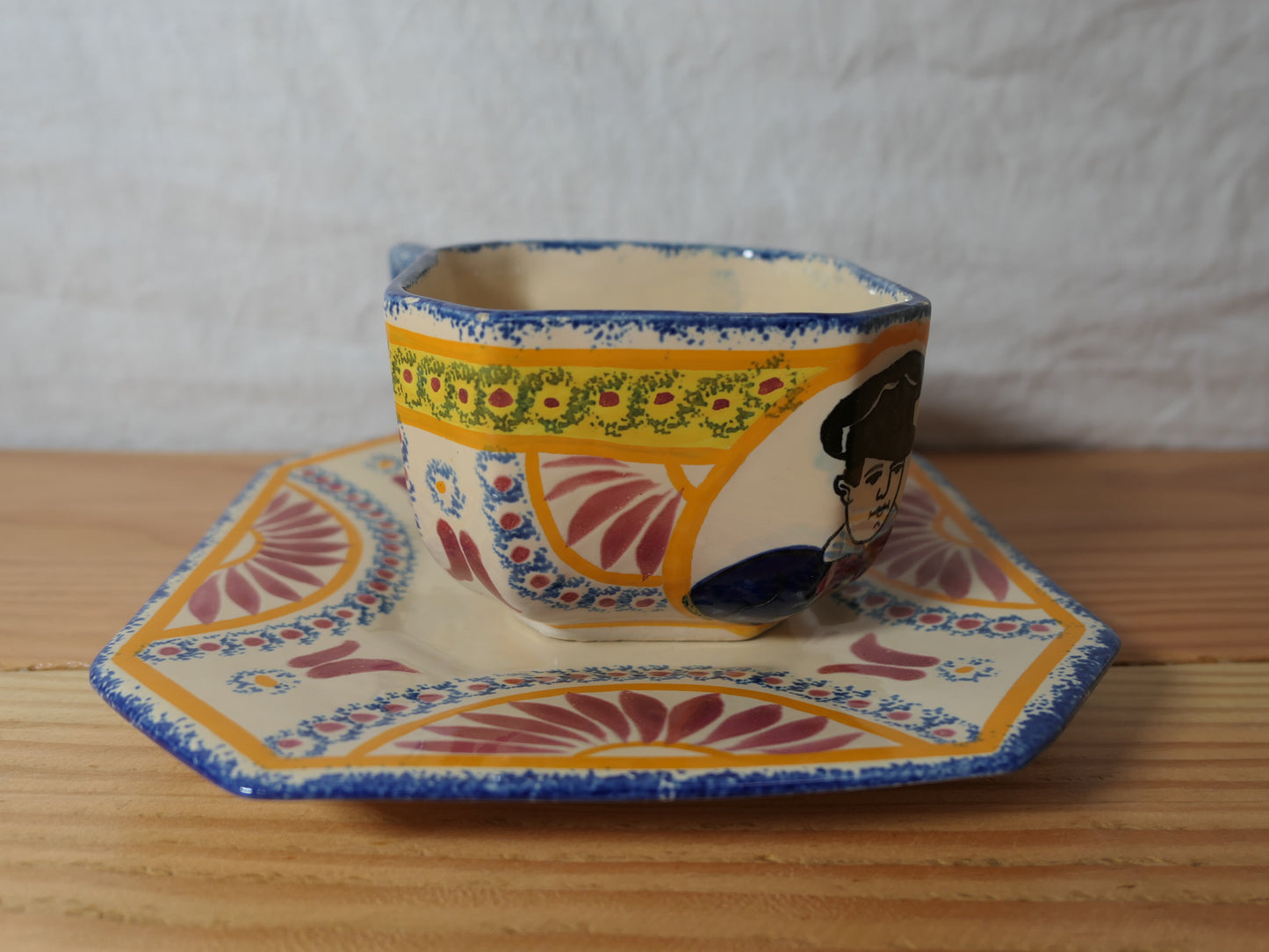 Ancienne Tasse À Déjeuner En Faïence - Sainte-Honorine-Sur-Mer