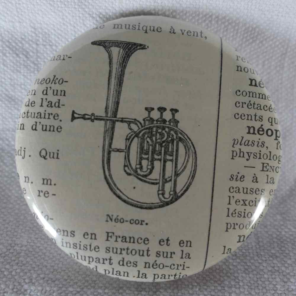 Instrument Néo-Cor - Badge Encyclopédique Original - Ancienne Gravure