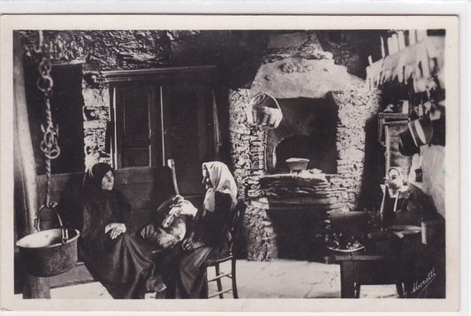 Carte Postale Ancienne CPA Intérieur De Maison Corse