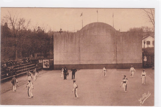 Carte Postale Ancienne CPA 64 Danseurs Basques Après Une Partie De Pelote