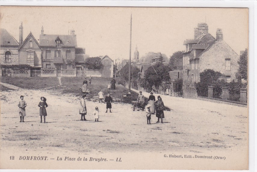 Old Postcard CPA Orne 61 Domfront - La Place De La Bruyère