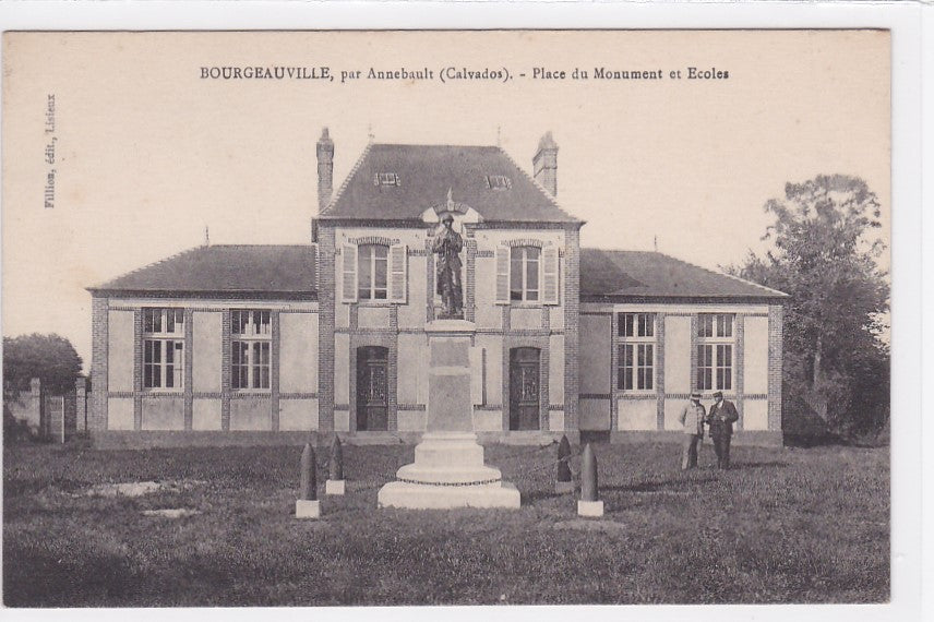 Carte Postale CPA 14 Bourgeauville Par Annebault - Place Du Monument Et Écoles