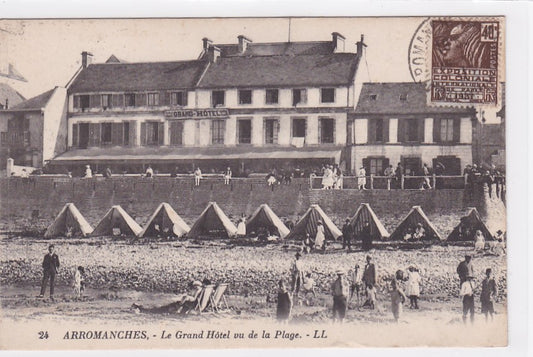Carte Postale Ancienne CPA 14 - Arromanches - Le Grand Hôtel Vu De La Plage