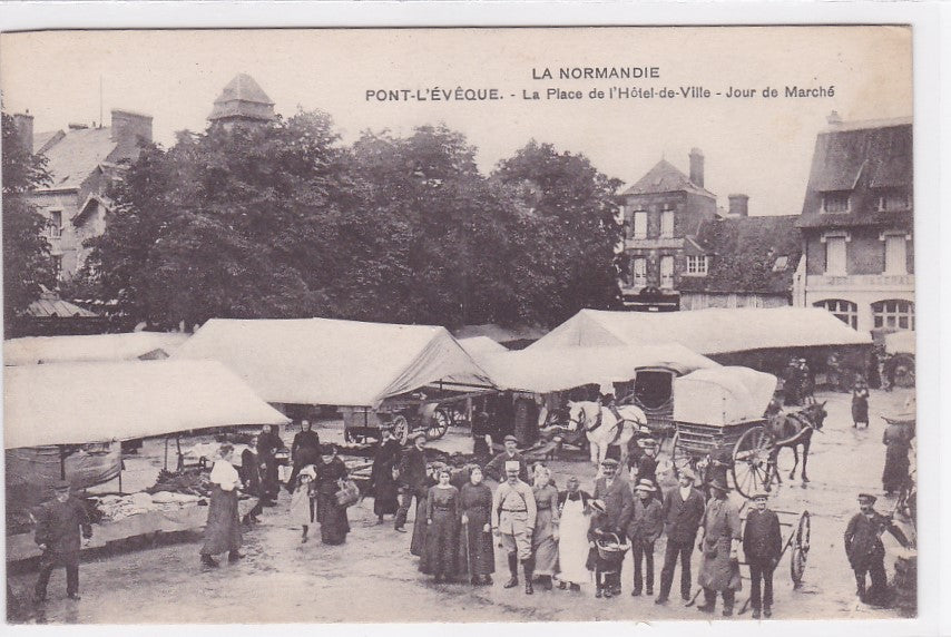 Carte Postale CPA Pont-L'Évêque - La Place De L'Hôtel-De-Ville - Jour De Marché