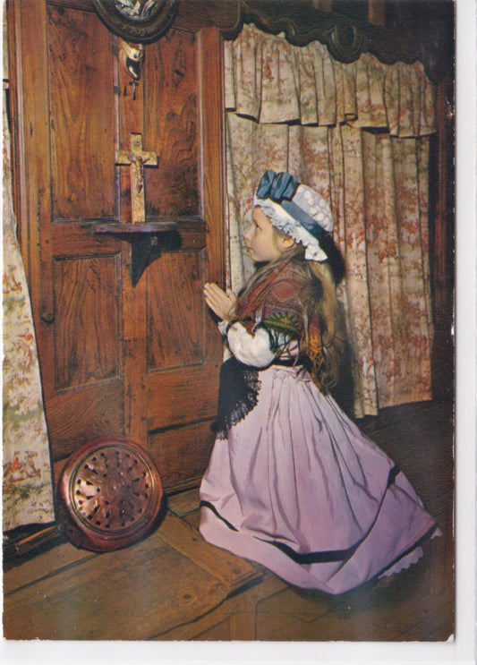 Carte Postale CPSM L'Auvergne Pittoresque - Folklore Issoirien - Prière Du Soir