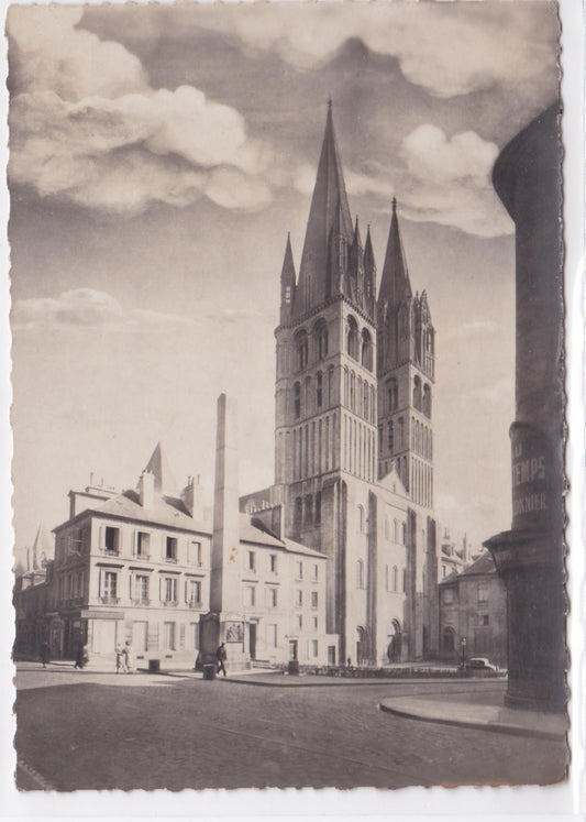 Carte Postale CPSM 14 Caen - Tours De St-Étienne Et La Pyramide