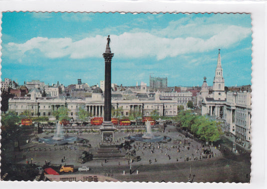Carte Postale CPSM UK London - Trafalgar Square - Showing Nelson's Column