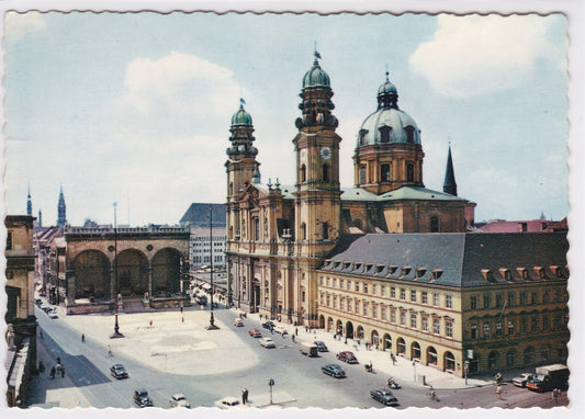 Carte Postale CPSM München - Odeonsplatz Mit Theatinerkirche Und Feldherrnhalle