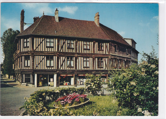 Carte Postale CPM 27 Verneuil-Sur-Avre - Place Verdun
