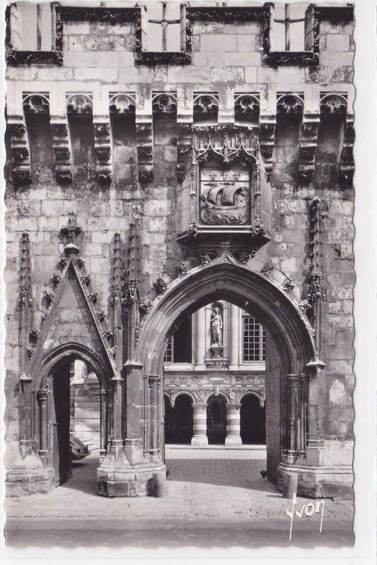 Carte Postale CPSM 17 La Rochelle - Porte De L'Hôtel De Ville