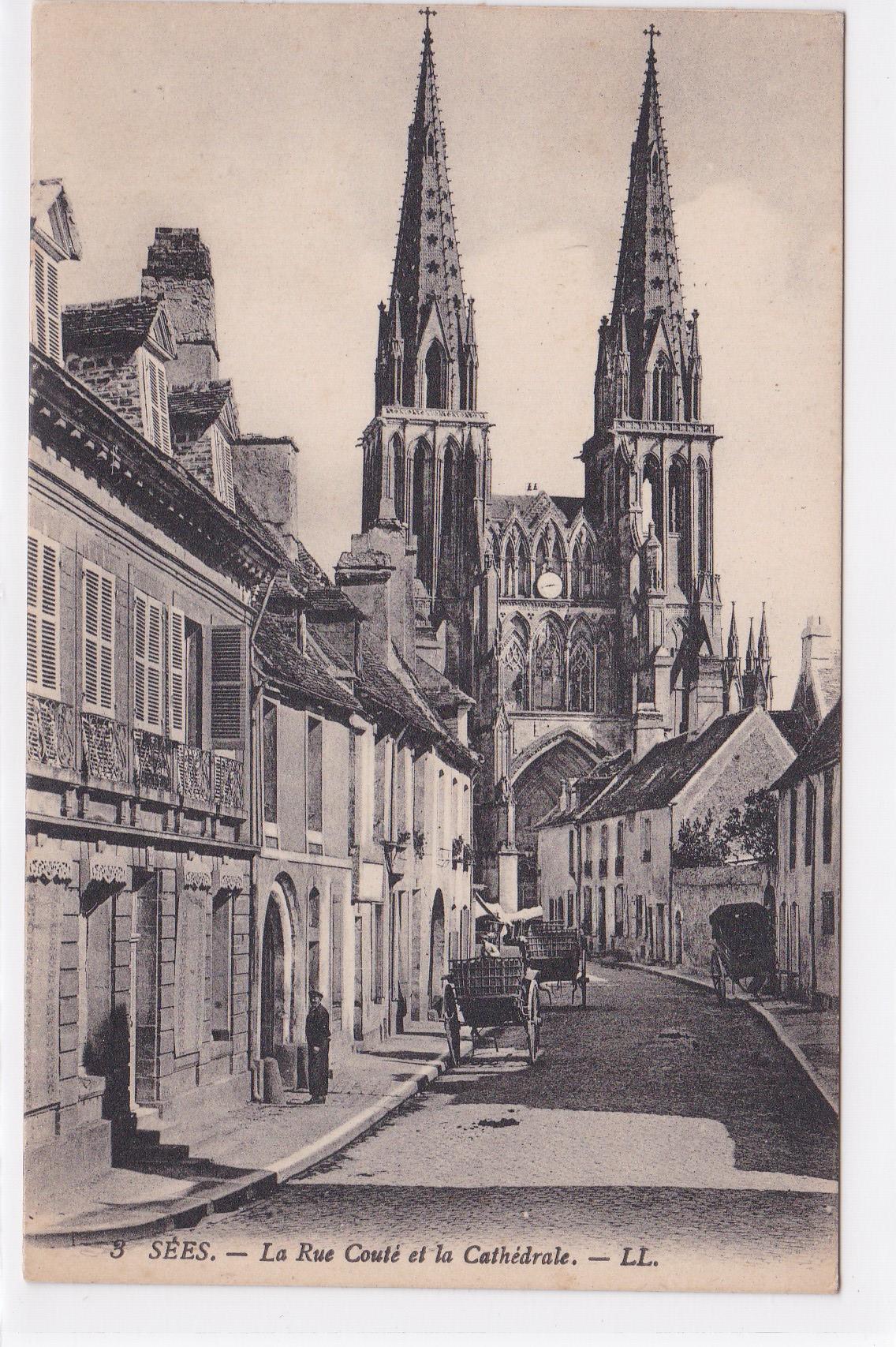Carte Postale CPA 61 Sées - La Rue Couté Et La Cathédrale