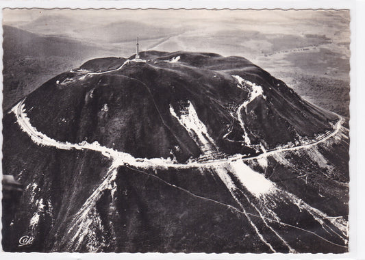 Carte Postale CPSM 63 Le Sommet Du Puy-De-Dôme Et La Route Automobile