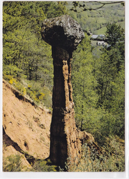 Carte Postale 63 Environs De Besse-En-Chandesse - Demoiselle Coiffée De Coteuge