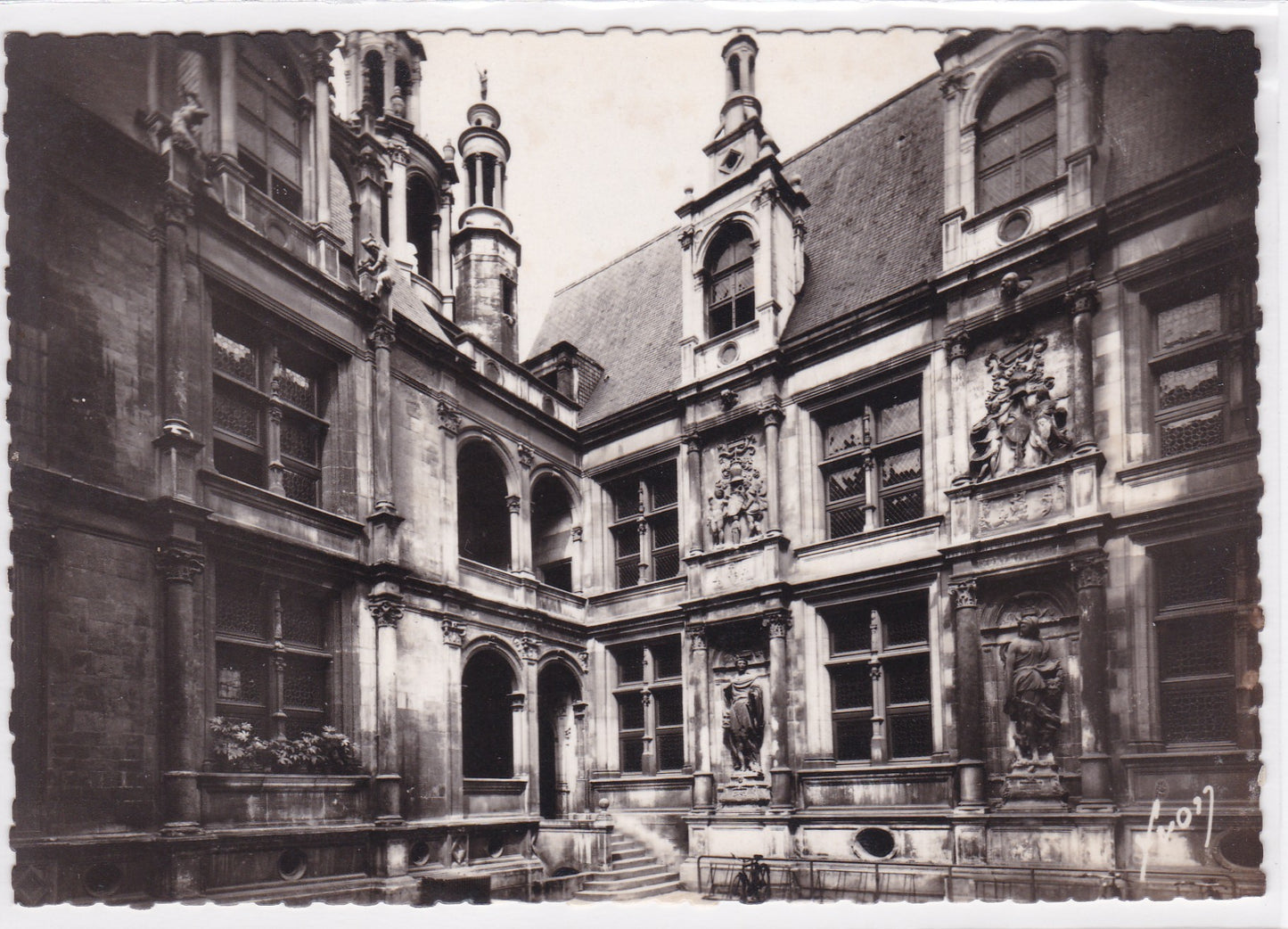 Carte Postale CPSM 14 Caen - Cour Intérieure De L'Hôtel D'Escoville